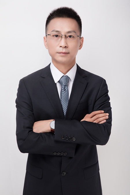 一直刻苦钻研法律法规,2012转业后毅然辞去公职,从事律师职业